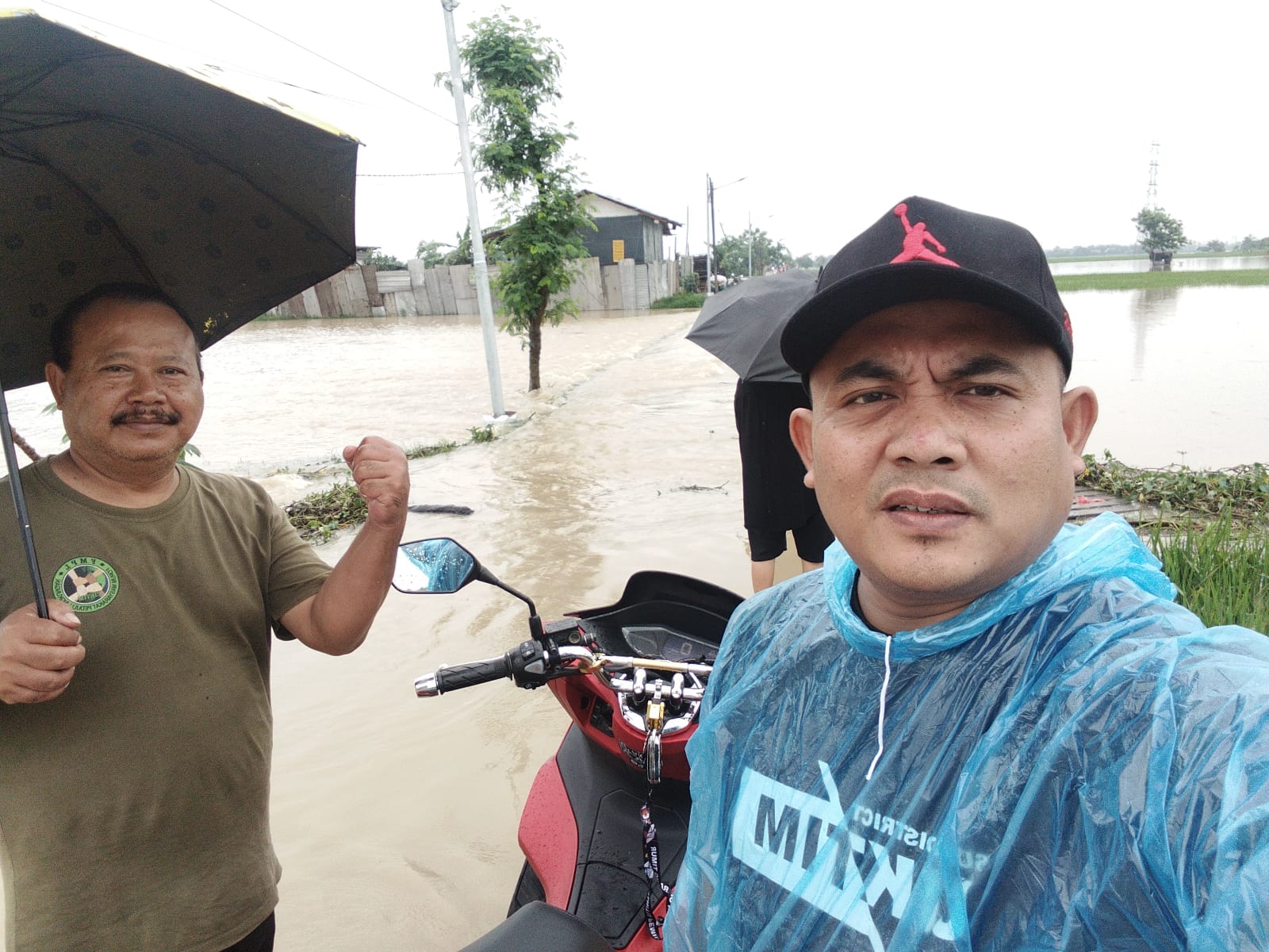 Cikarang Timur Dikepung Banjir, Sekcam Aris Sadikin Tinjau Langsung Titik Terdampak