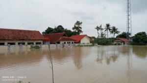 Bojongsari dan Labansari Dikepung Banjir, Jalur Bojong-Cipayung Lumpuh Total