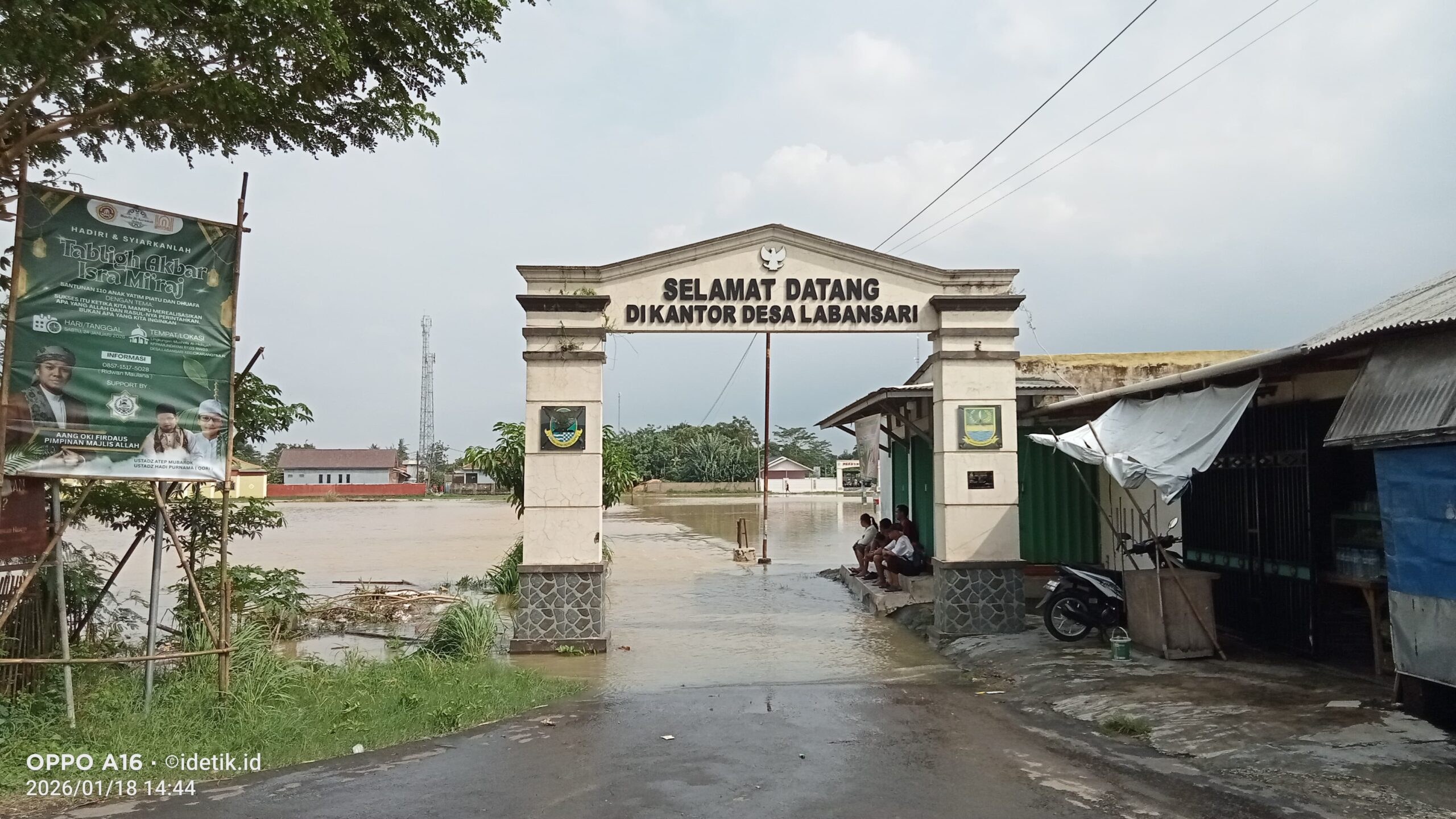 Bojongsari dan Labansari Dikepung Banjir, Jalur Bojong-Cipayung Lumpuh Total