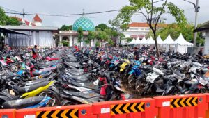 Bazar Pengambilan Barang Bukti Sepeda Motor di Mapolrestabes Surabaya