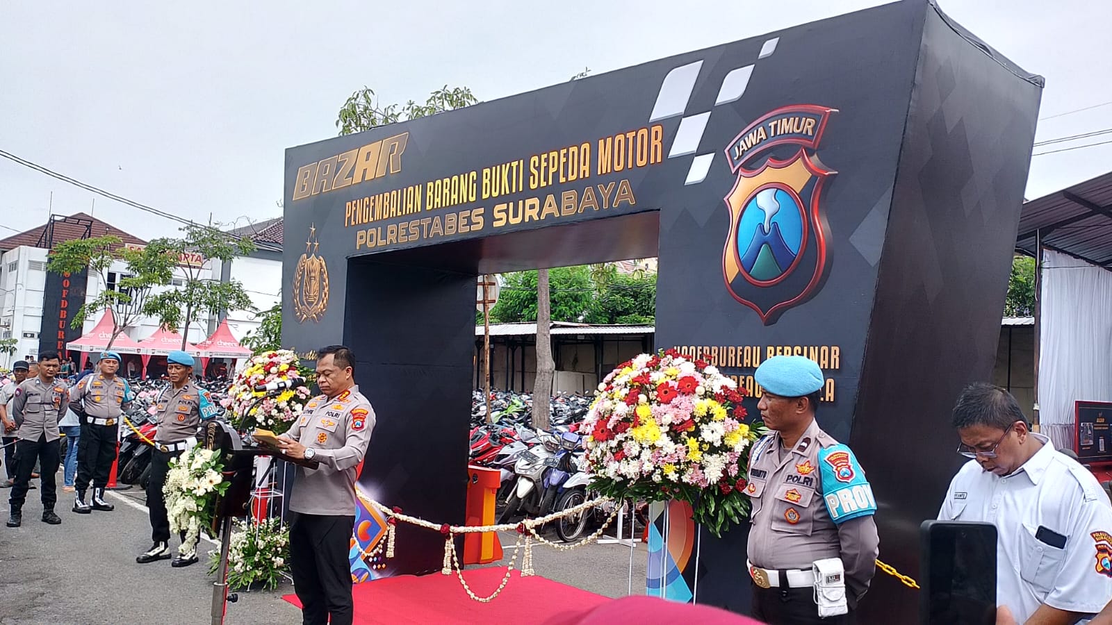 Bazar Pengambilan Barang Bukti Sepeda Motor di Mapolrestabes Surabaya