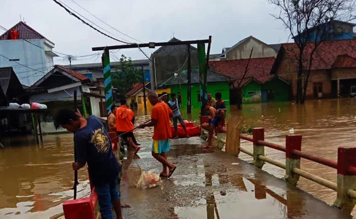 Sorotan Utama Cikarang Timur Terpungung Banjir