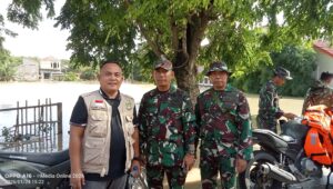 Debit Air Citarum Meningkat Sekcam Cikarang Timur dan Danramil 09 Lemah Abang Tinjau Banjir Labansari