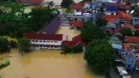 Waspada Jalan Penghubung Bojong-Cipayung Terkikis Akibat Banjir