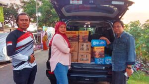 Direktur Utama PT Duta Mega Cemerlang Terjun Langsung Bantu Korban Banjir Bekasi