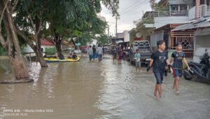 Banjir Terjang Labansari Tiga Kali dalam Dua Pekan Relawan SAR Bina Sakti Terjang Arus Evakuasi Warga