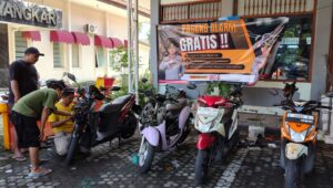 Ambil Langkah Preventif Polsek Gunung Anyar Pasang Alarm Gratis Untuk Warga