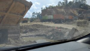 Diduga Tak Tersentuh APH dan Satpol PP, Aktivitas Galian C milik Haji Suro Beroperasi Bebas Diwilayah Desa Cipinang