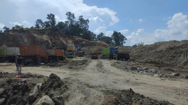 Diduga Tak Tersentuh APH dan Satpol PP, Aktivitas Galian C milik Haji Suro Beroperasi Bebas Diwilayah Desa Cipinang